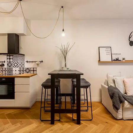 Romantic By Andrassy Street With Garage And Rooftop Pool * Budapeszt