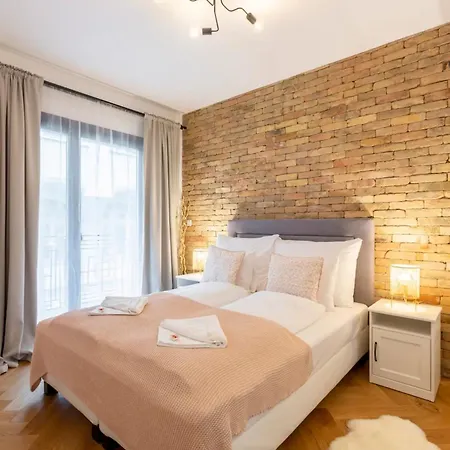 Apartament Romantic By Andrassy Street With Garage And Rooftop Pool Budapeszt