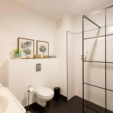 Romantic By Andrassy Street With Garage And Rooftop Pool