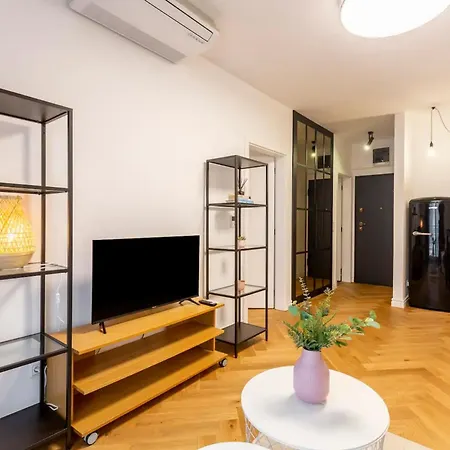Romantic By Andrassy Street With Garage And Rooftop Pool 公寓 布达佩斯