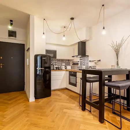 Apartment Romantic By Andrassy Street With Garage And Rooftop Pool *