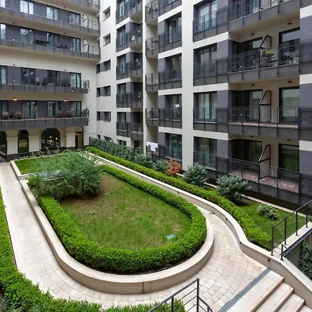 Romantic By Andrassy Street With Garage And Rooftop Pool *
