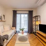Romantic By Andrassy Street With Garage And Rooftop Pool Apartment *