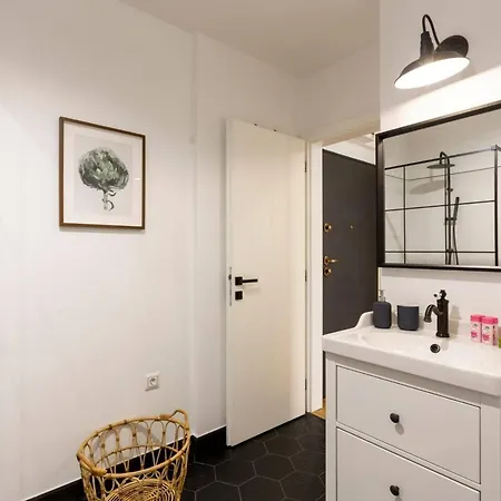 Romantic By Andrassy Street With Garage And Rooftop Pool