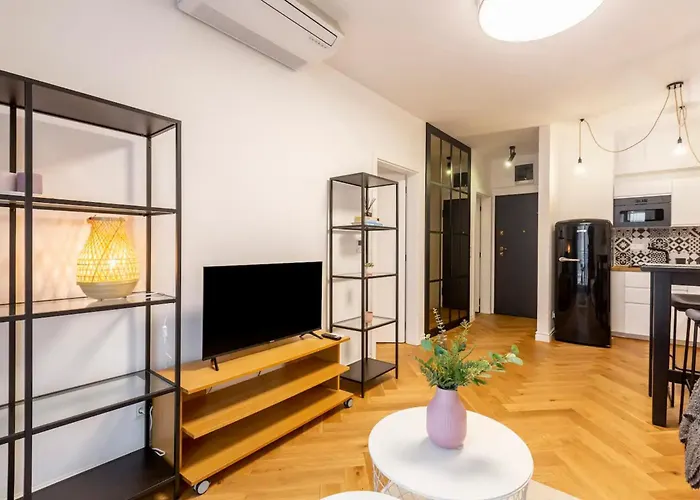 Romantic By Andrassy Street With Garage And Rooftop Pool Appartamento Budapest