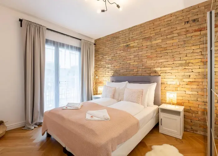 Appartamento Romantic By Andrassy Street With Garage And Rooftop Pool Budapest