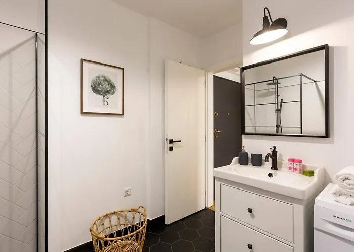 Romantic By Andrassy Street With Garage And Rooftop Pool
