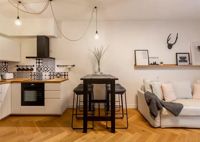Romantic By Andrassy Street With Garage And Rooftop Pool * Budapešť