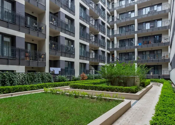 Apartmán Romantic By Andrassy Street With Garage And Rooftop Pool